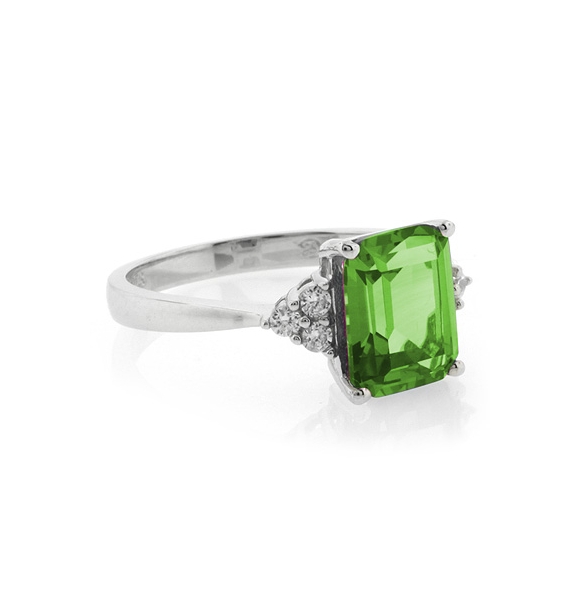 Anillo de Plata con Peridoto