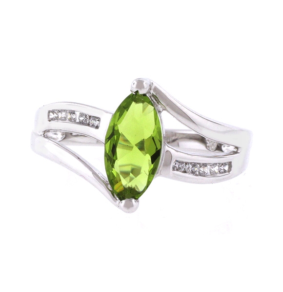 Anillo de Plata de Ley con Peridoto
