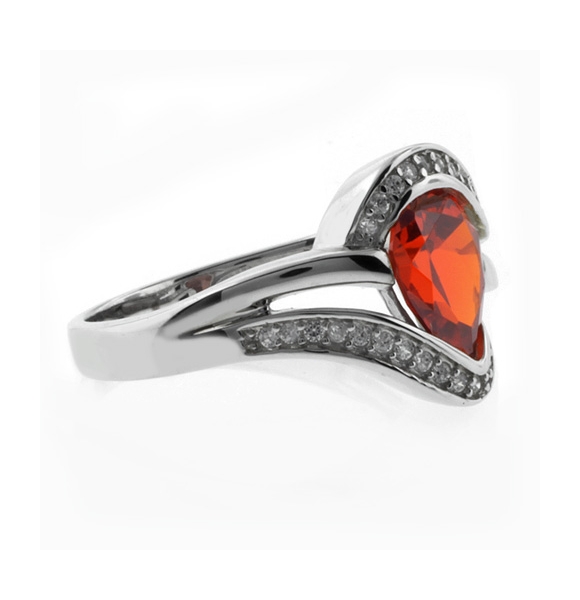 Lujoso Anillo de Plata .925 con Opalo