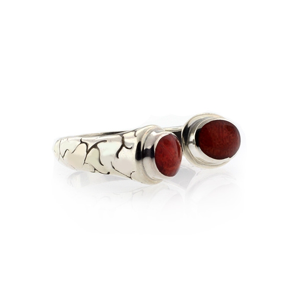 Anillo de Plata Hecho a Mano con Coral Rojo