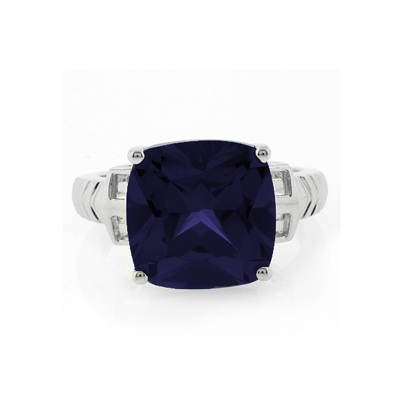 Anillo con una Gema de Zafiro Azul en Plata .925