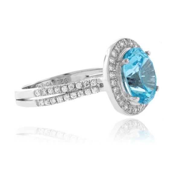 Anillo Hermoso de Topacio Azul en Plata .925