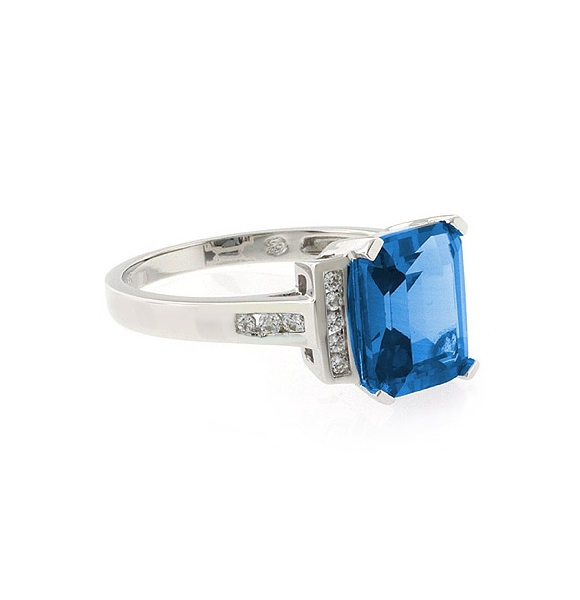 Anillo Elegante de Plata .925 con Topacio Azul