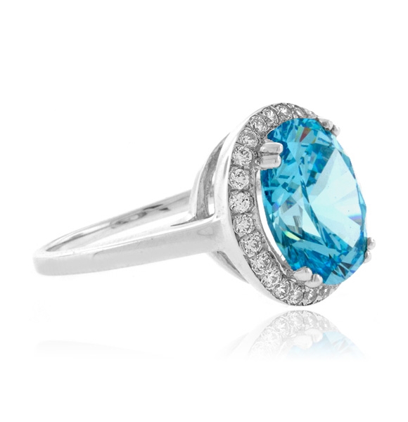 Anillo Hermoso de Topacio Azul en Plata de Ley .925