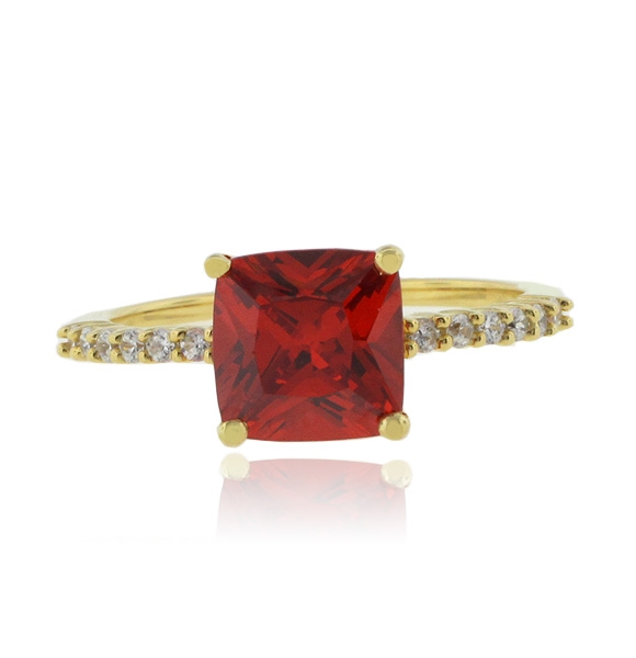 Anillo Elegante de Opalo Rojo en Plata con Baño de Oro