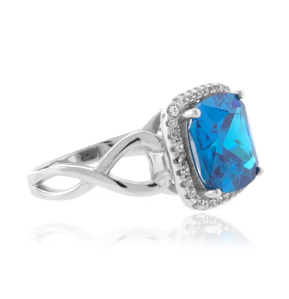 Anillo Precioso de Topacio Azul en Plata