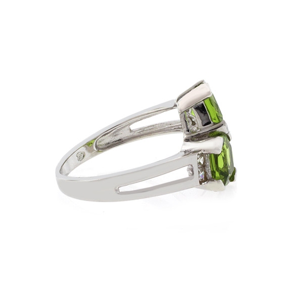 Anillo de Plata de Ley .925 con 2 Gemas de Peridoto
