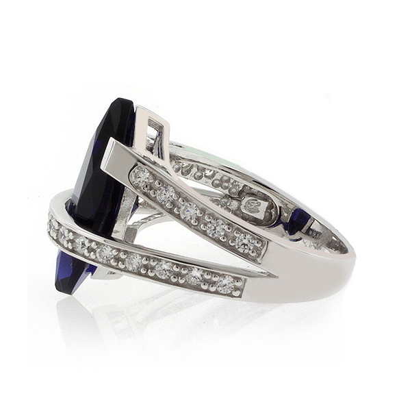 Anillo en Plata de Ley .925 con Zafiro Azul