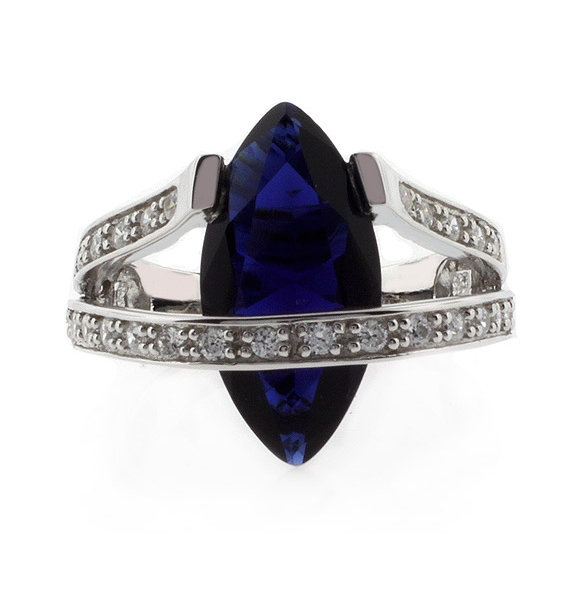 Anillo en Plata de Ley .925 con Zafiro Azul