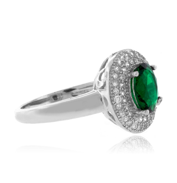 Anillo de Plata Fina con una Piedra de Esmeralda