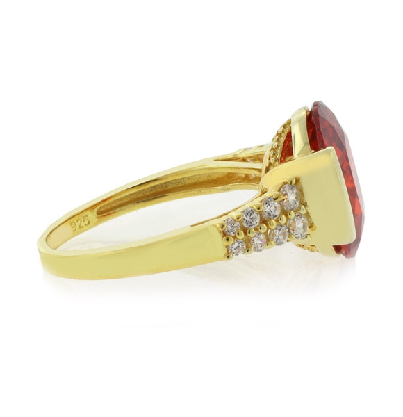 Anillo de Opalo Rojo Mexicano en Plata con Baño de Oro 14K