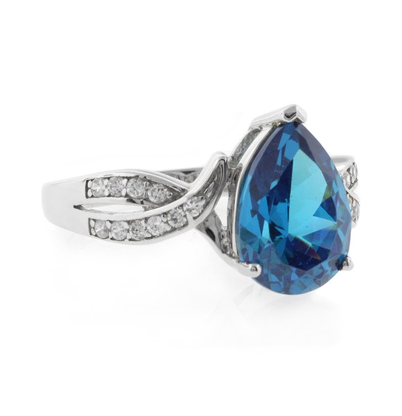 Anillo de Topacio Azul en Plata Fina .925