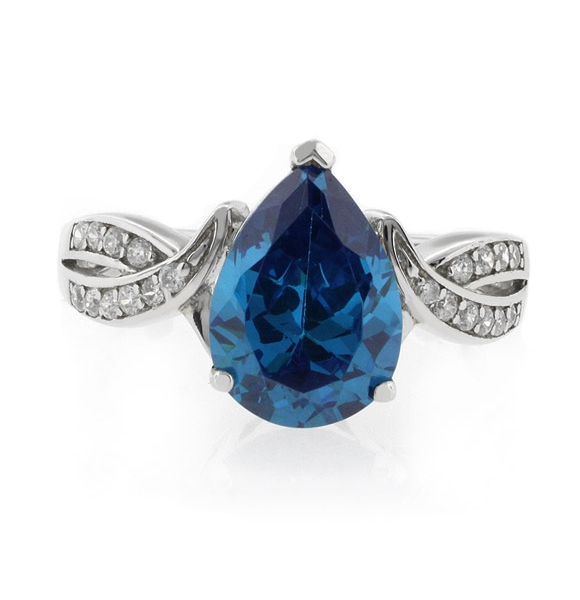 Anillo de Topacio Azul en Plata Fina .925