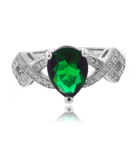 Anillo de Plata Fina con una Gema de Esmeralda