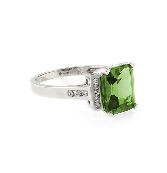 Encantador Anillo de Plata .925 con Peridoto