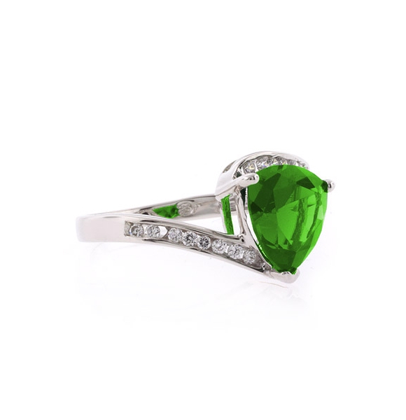 Anillo de Plata de Ley con una Gema de Peridoto