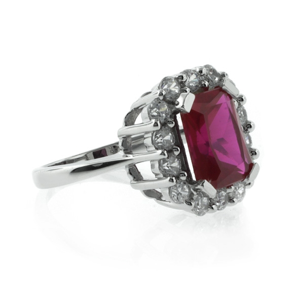 Encantador Anillo de Plata .925 con Rubí Rojo