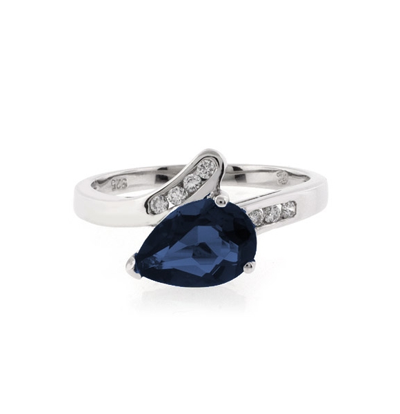 Anillo de Plata .925 con una Gema de Zafiro