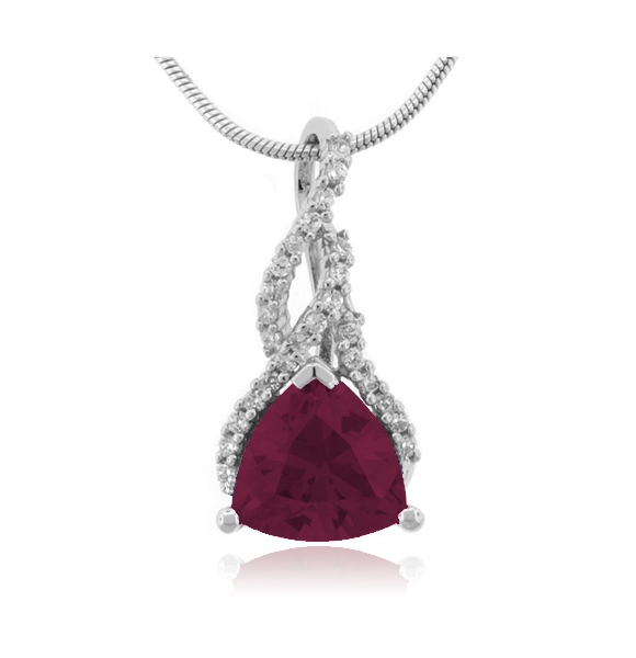 Hermoso Dije con una Piedra de Rubí en Plata .925