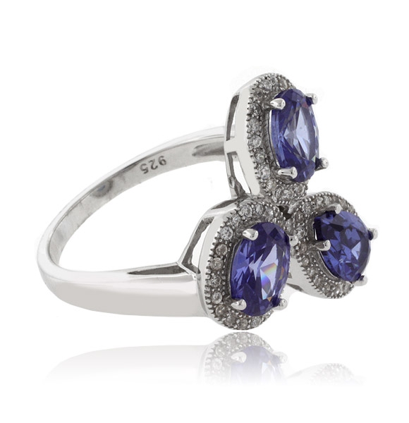 Hermoso Anillo de Plata con 3 Gemas de Tanzanita