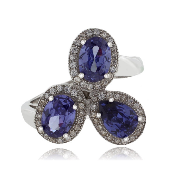 Hermoso Anillo de Plata con 3 Gemas de Tanzanita