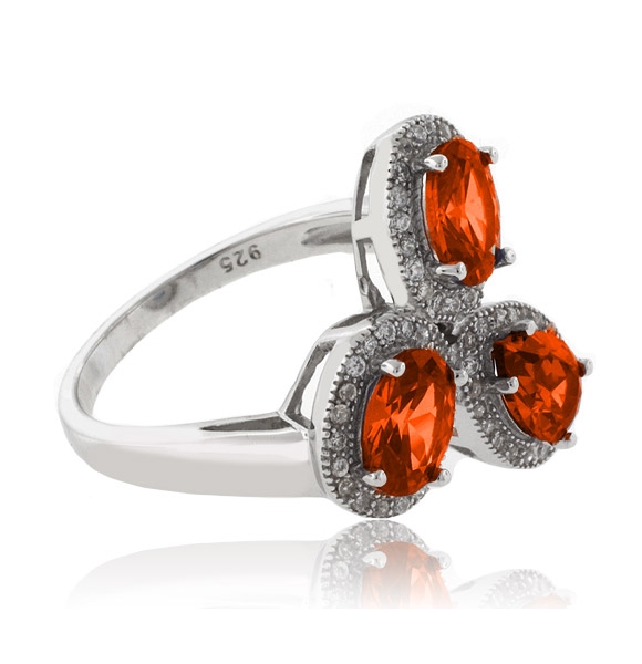 Anillo de Plata .925 con 3 Piedras de Ópalo Cereza