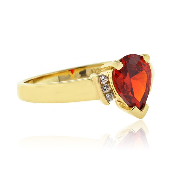 Anillo Elegante de Opalo Rojo en Plata con Baño de Oro 14K