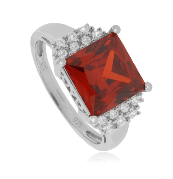 Hermoso Anillo de Plata .925 con Ópalo de Fuego