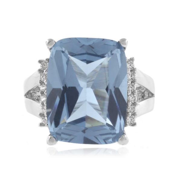 Hermoso Anillo de Plata .925 con una Piedra de Aguamarina