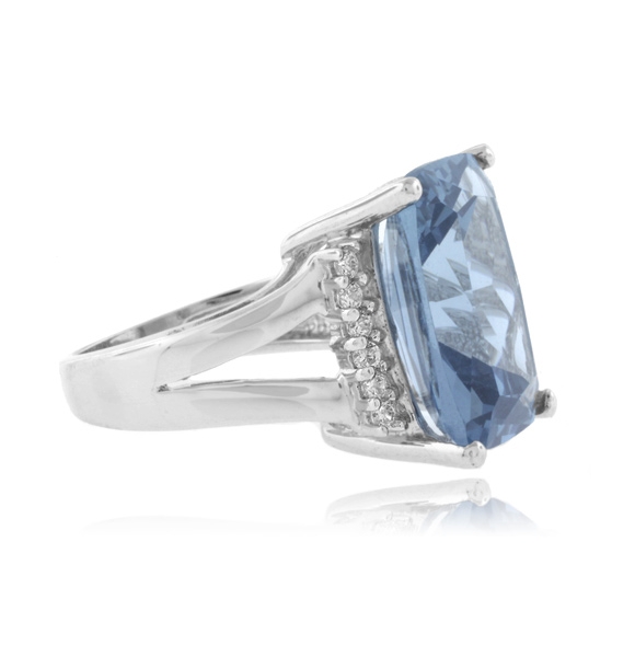 Hermoso Anillo de Plata .925 con una Piedra de Aguamarina