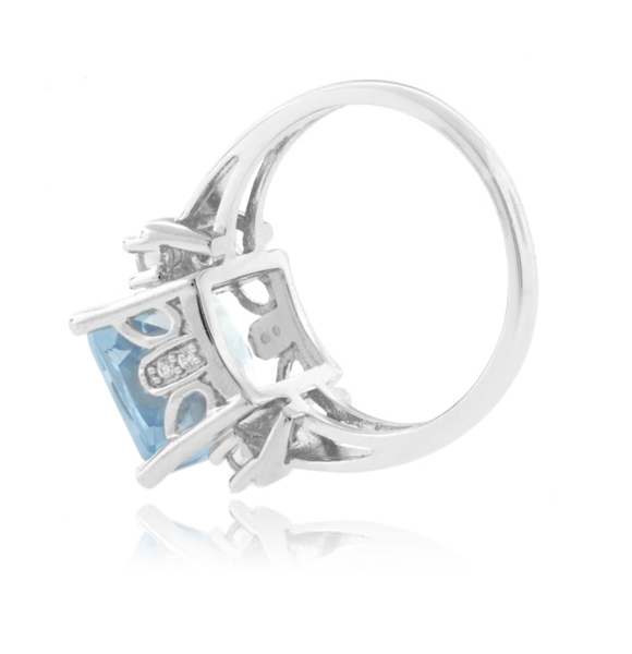 Hermoso Anillo de Aguamarina en Plata de Ley .925