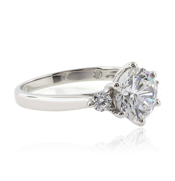 Anillo de Compromiso con 3 Piedras en Plata .925