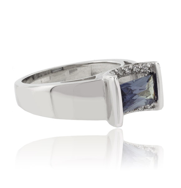 Hermoso Anillo de Alejandrita en Plata .925 ( Morado/Rosa )