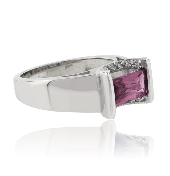 Hermoso Anillo de Alejandrita en Plata .925 ( Morado/Rosa )