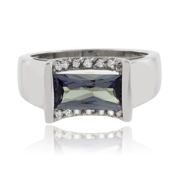 Hermoso Anillo de Alejandrita en Plata .925 ( Morado/Rosa )