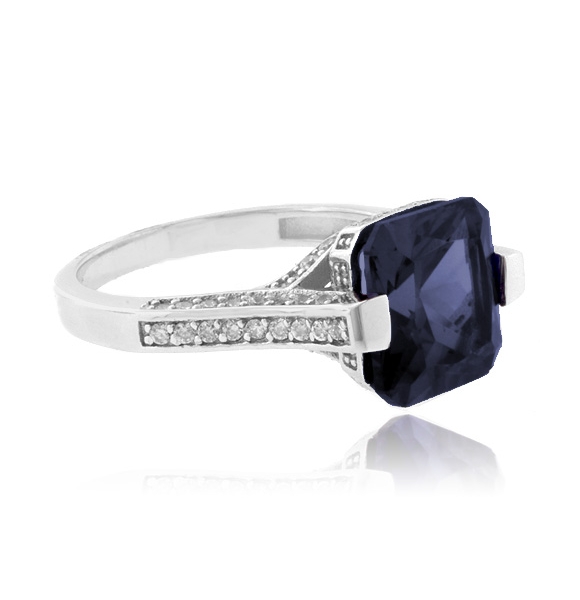 Hermoso Anillo de Alejandrita en Plata Fina ( Azul/Morado )