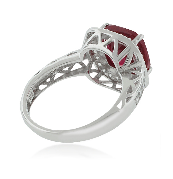 Anillo con una Gema de Rubí en Plata .925
