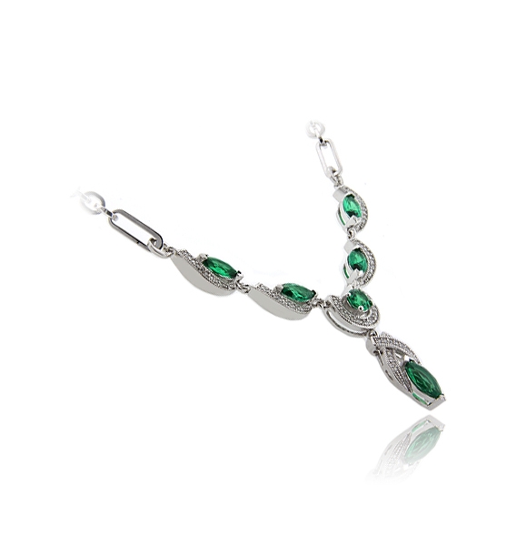 Precioso Collar de Plata .925 con Esmeralda