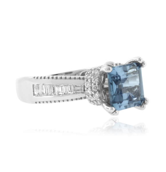 Hermoso Anillo de Aguamarina en Plata Fina .925