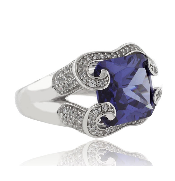 Hermoso Anillo de Plata con una Piedra Enorme de Tanzanita