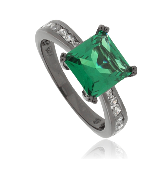 Anillo de Plata Negra con Esmeralda Corte Princesa