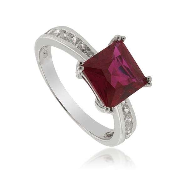 Anillo de Plata .925 con una Gema de Rubí