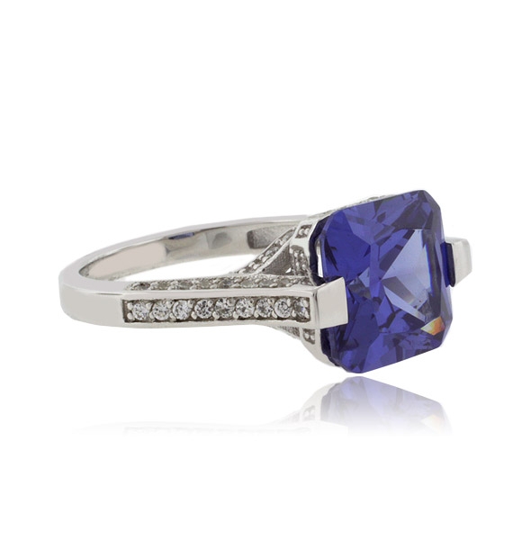 Anillo Elegante de Tanzanita en Plata Fina .925