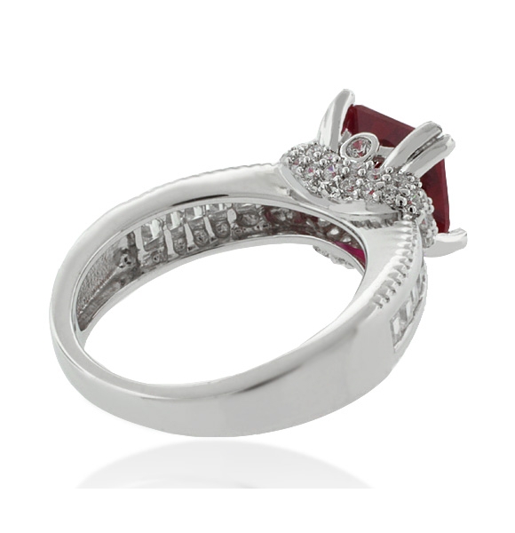 Precioso Anillo de Plata .925 con Rubí