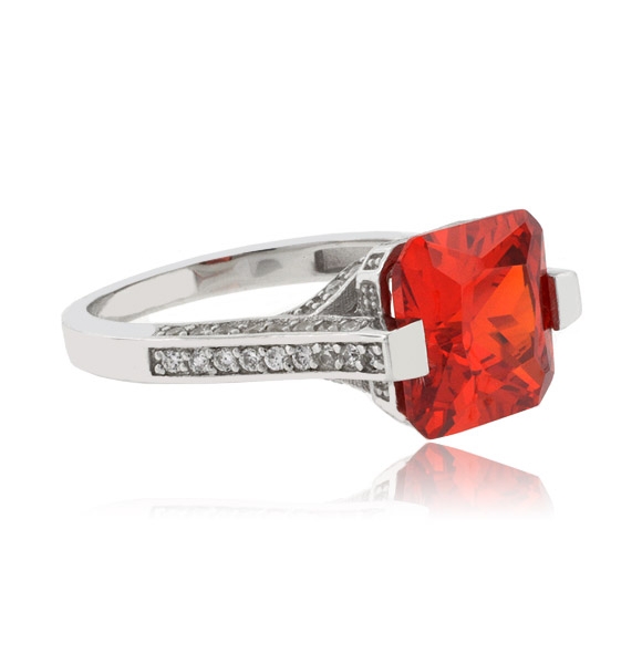 Elegante Anillo de Plata .925 con Ópalo de Fuego