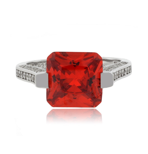 Hermoso Anillo de Plata .925 con Ópalo Cereza