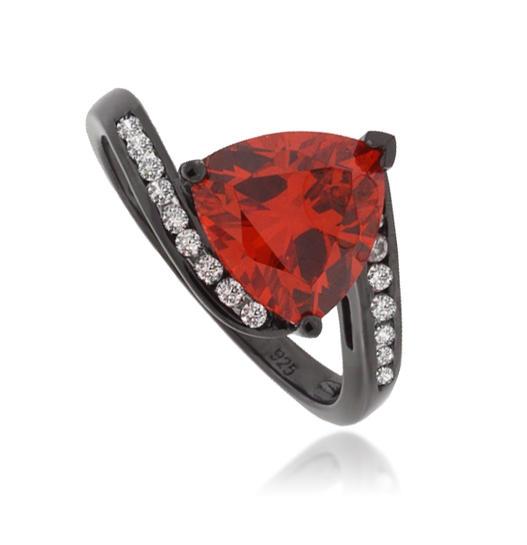 Anillo de Plata Negra con Opalo Mexicano en corte Triangular