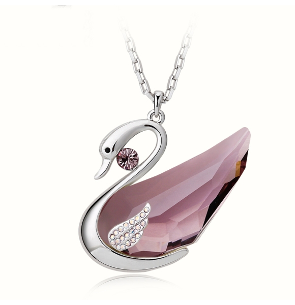 Hermoso collar de Swarovski con Rodio en Forma de Cisne Color Morado