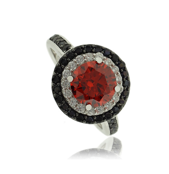 Hermoso Anillo de Ópalo de Fuego en Corte Circular y Zirconias en Plata de Ley