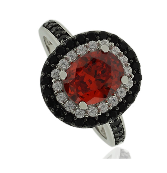 Anillo de Ópalo de Fuego en Corte Ovalado y Zirconias en Plata de Ley